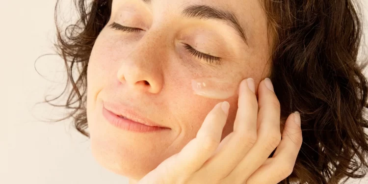 Going Au Naturel: How to Transition to a Natural Skincare Routine with Ease and Get Glowing Skin!